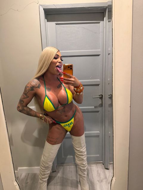 Brenda Roston Nova na cidade, cheia de brilho e boas energias
